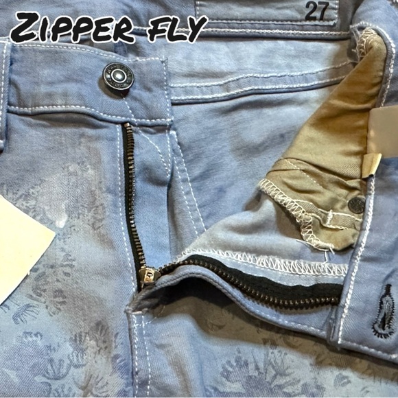 🎉HP🎉 Originally NWTWhite Skinny Capri NOW Cyanotype Floral Style Blue. Size 27 - Picture 12 of 13